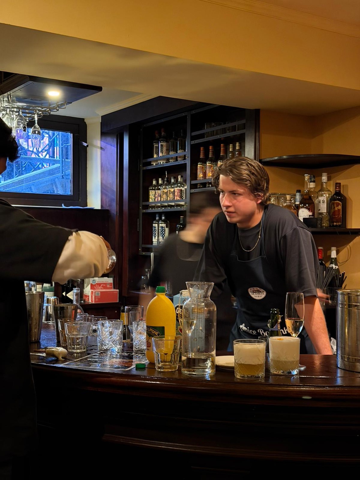Cocktail workshop achter de bar